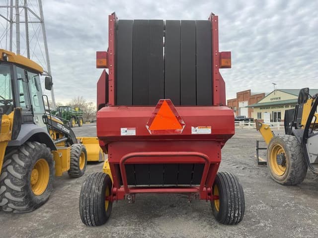 Image of New Holland BR7070 equipment image 4