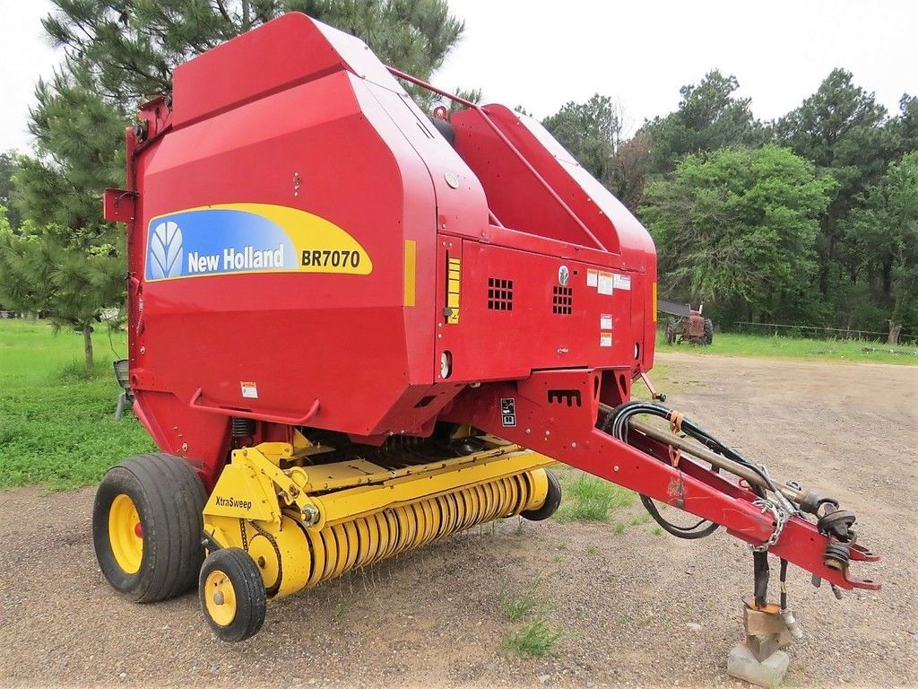 2013 New Holland BR7070 Equipment Image0