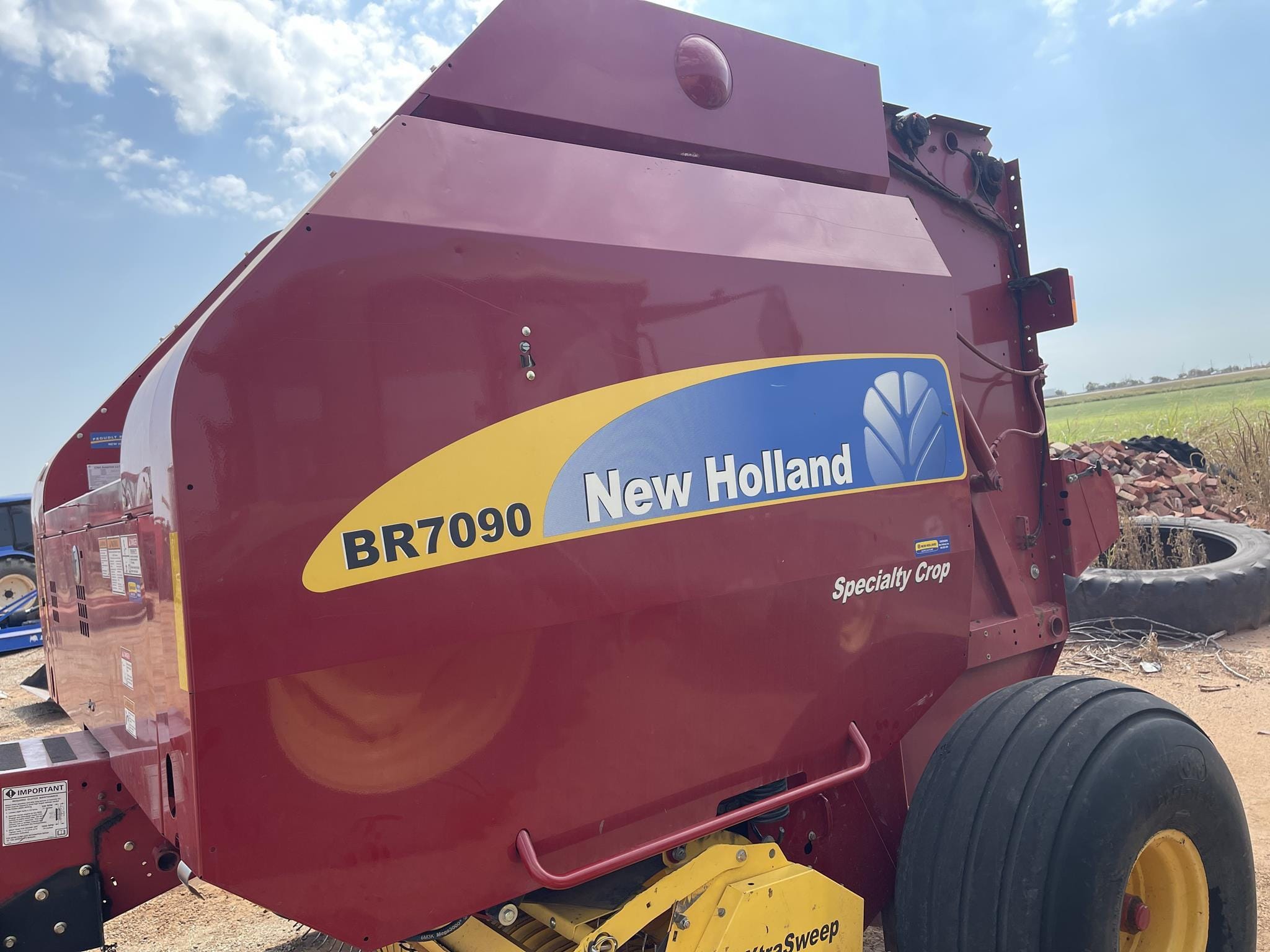 2013 New Holland BR7090 Specialty Crop Equipment Image0