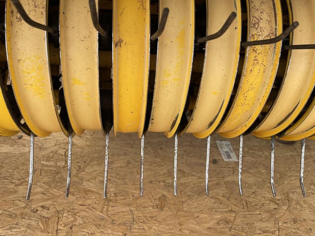 Image of New Holland BR7090 Specialty Crop equipment image 2