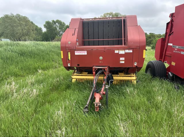 Image of New Holland BR7090 equipment image 1