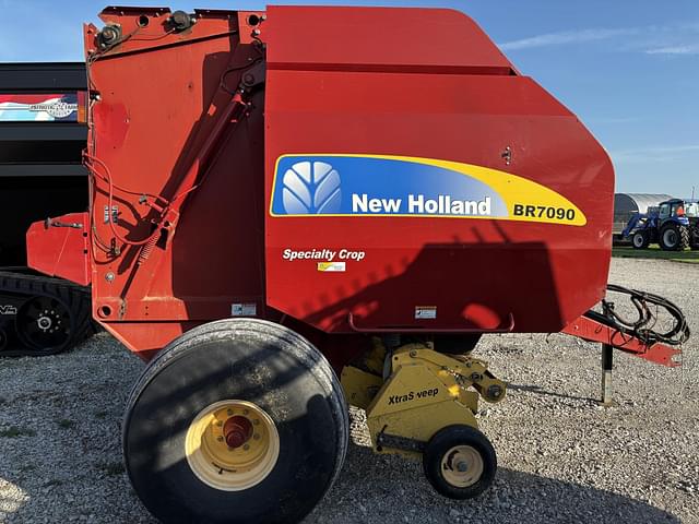 Image of New Holland BR7090 equipment image 3