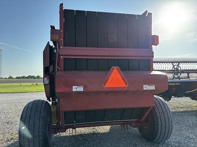 Image of New Holland BR7090 equipment image 1