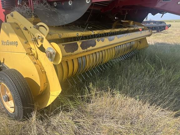 Image of New Holland BR7090 equipment image 3