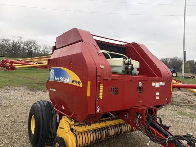 Image of New Holland BR7090 equipment image 3