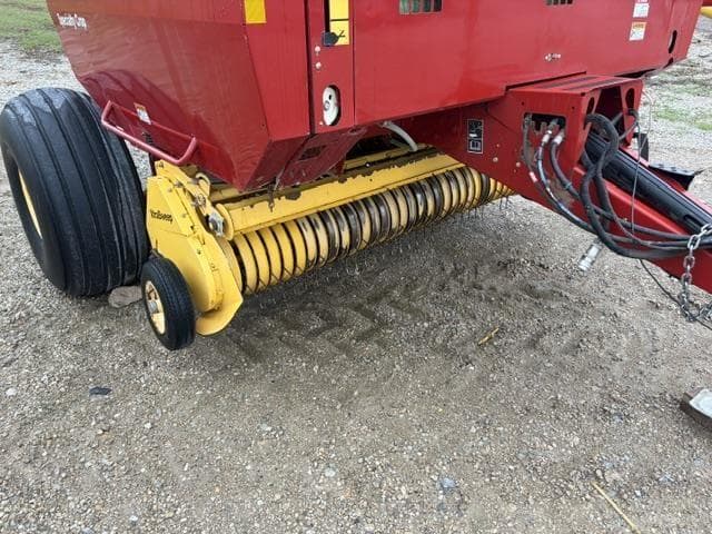 Image of New Holland BR7090 equipment image 2