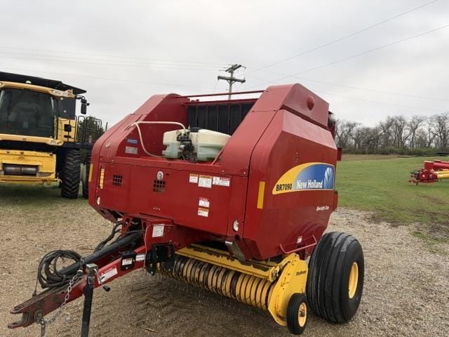 2013 New Holland BR7090 Equipment Image0