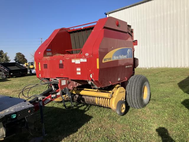 Image of New Holland BR7090 equipment image 1