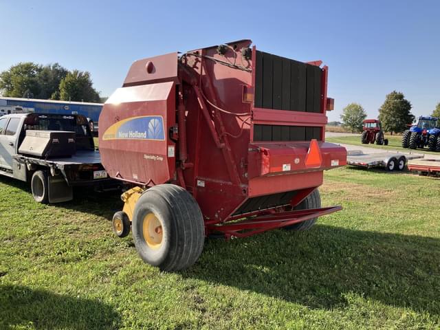 Image of New Holland BR7090 equipment image 2