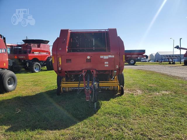 Image of New Holland BR7090 equipment image 2