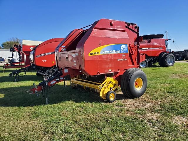 Image of New Holland BR7090 equipment image 3