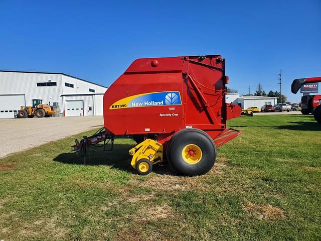 Image of New Holland BR7090 equipment image 4