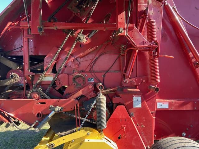 Image of New Holland BR7090 equipment image 4