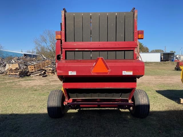 Image of New Holland BR7090 equipment image 3