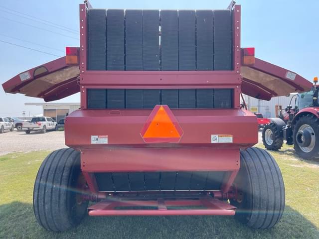 Image of New Holland BR7090 Specialty Crop equipment image 4