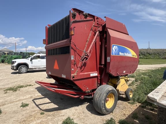 Image of New Holland BR7090 equipment image 2