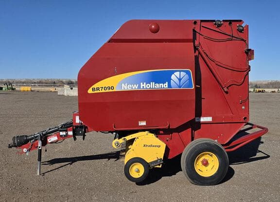 Image of New Holland BR7090 equipment image 1