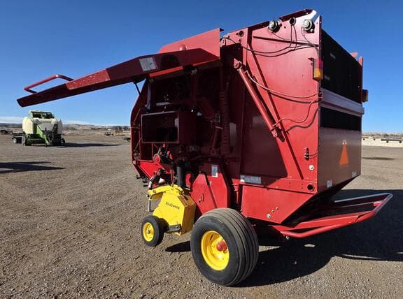 Image of New Holland BR7090 equipment image 3