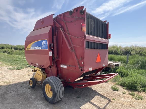 Image of New Holland BR7090 equipment image 3