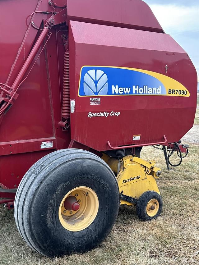 Image of New Holland BR7090 Specialty Crop equipment image 3