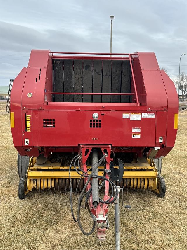 Image of New Holland BR7090 equipment image 1