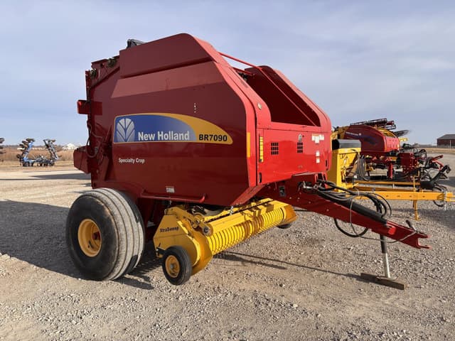 Image of New Holland BR7090 equipment image 4