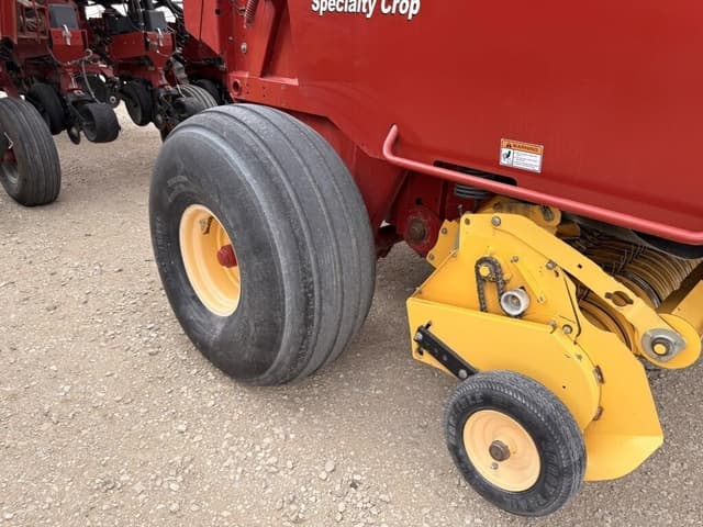 Image of New Holland BR7090 equipment image 3