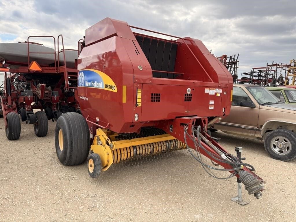2013 New Holland BR7090 Equipment Image0
