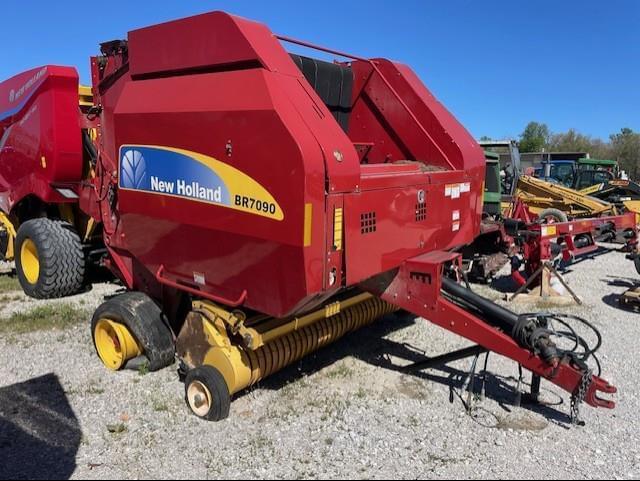 Image of New Holland BR7090 equipment image 2
