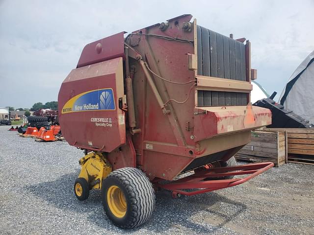 Image of New Holland BR7090 Specialty Crop equipment image 1