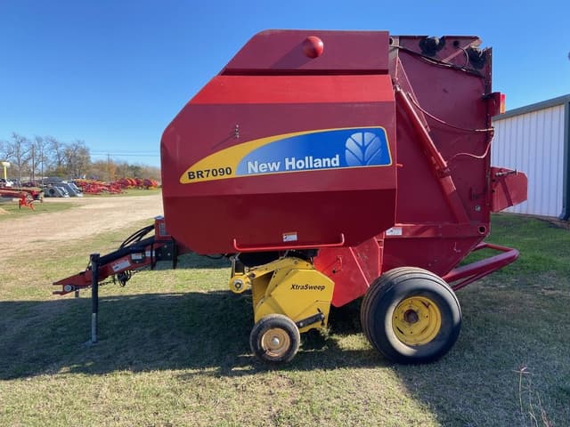 Image of New Holland BR7090 equipment image 2