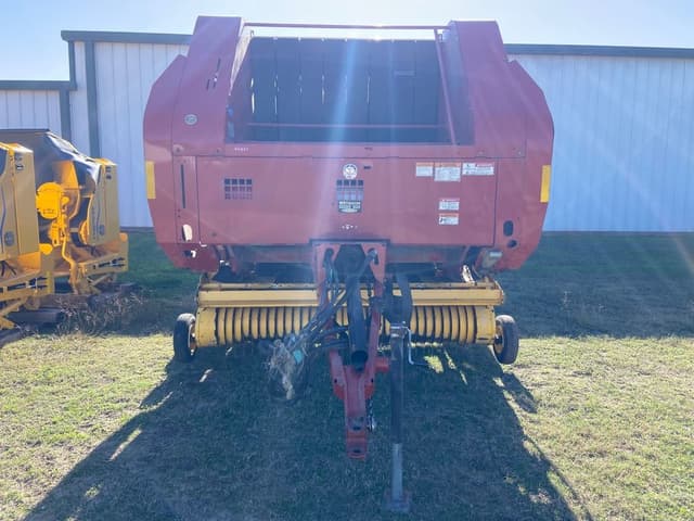 Image of New Holland BR7090 equipment image 1