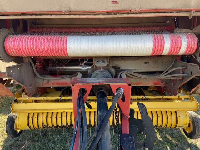 Image of New Holland BR7090 equipment image 3