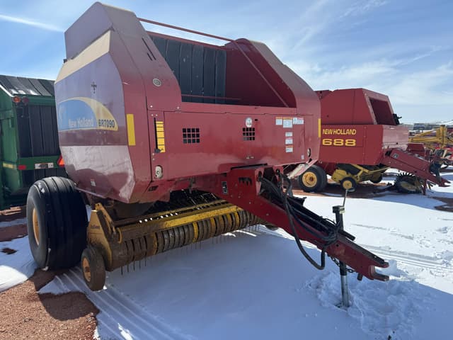 Image of New Holland BR7090 equipment image 3