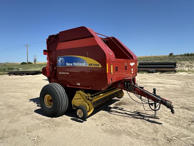 Image of New Holland BR7090 equipment image 1