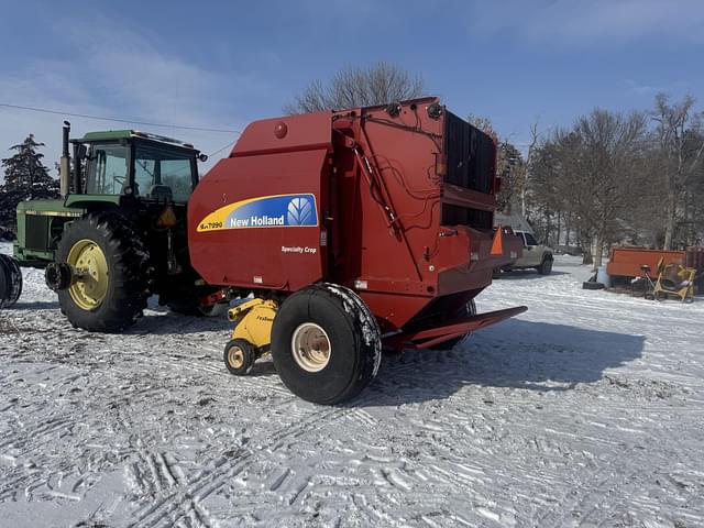 Image of New Holland BR7090 equipment image 2