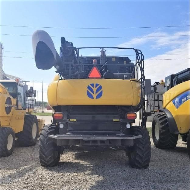 Image of New Holland CR6090 equipment image 4