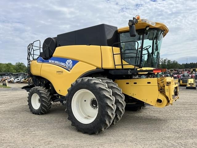 Image of New Holland CR7090 equipment image 1