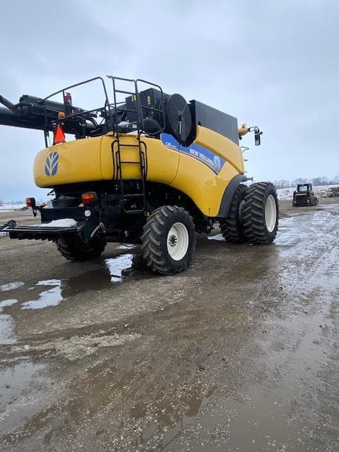 Image of New Holland CR7090 equipment image 3