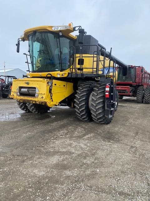 Image of New Holland CR7090 equipment image 1