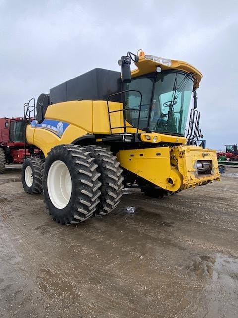 2013 New Holland CR7090 Equipment Image0