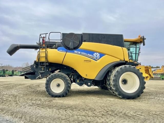 Image of New Holland CR7090 equipment image 3