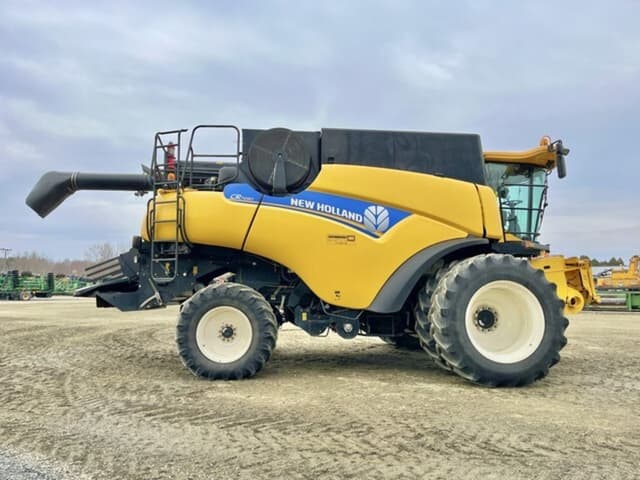 Image of New Holland CR7090 equipment image 3
