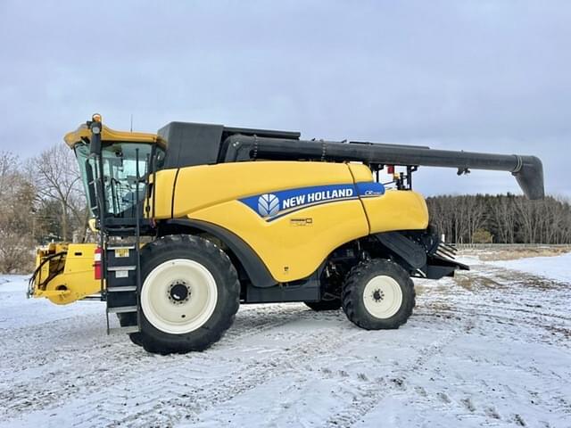 Image of New Holland CR7090 equipment image 2