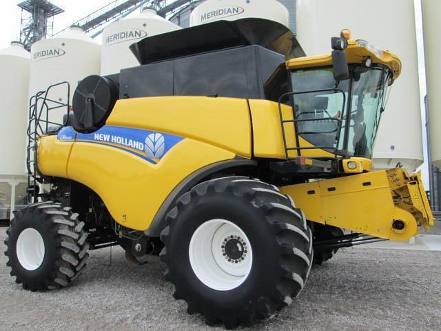 Image of New Holland CR8080 equipment image 1