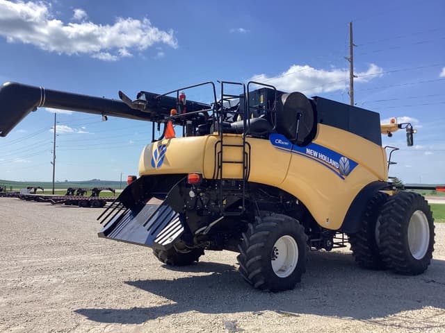 Image of New Holland CR8090 equipment image 4