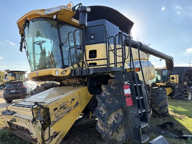 Image of New Holland CR8090 equipment image 4