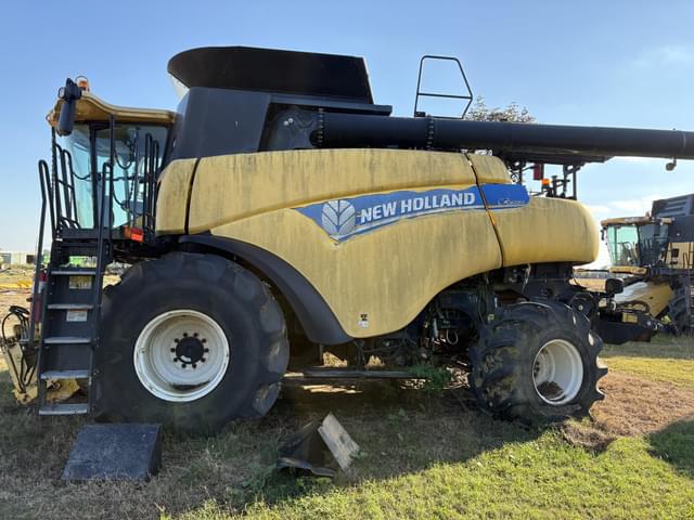 Image of New Holland CR8090 equipment image 3