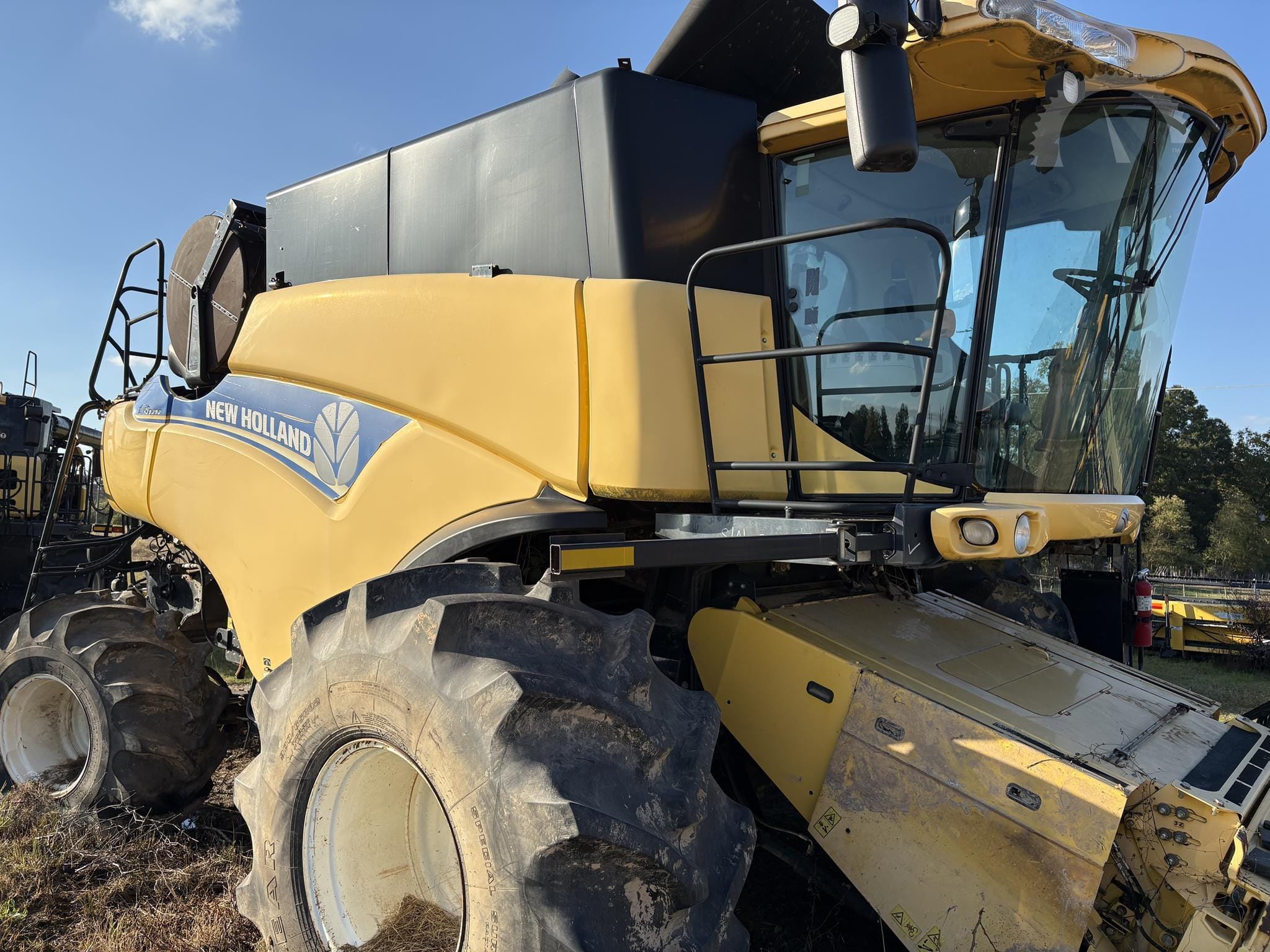 2013 New Holland CR8090 Equipment Image0