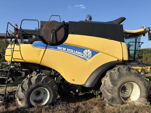 Image of New Holland CR8090 equipment image 1